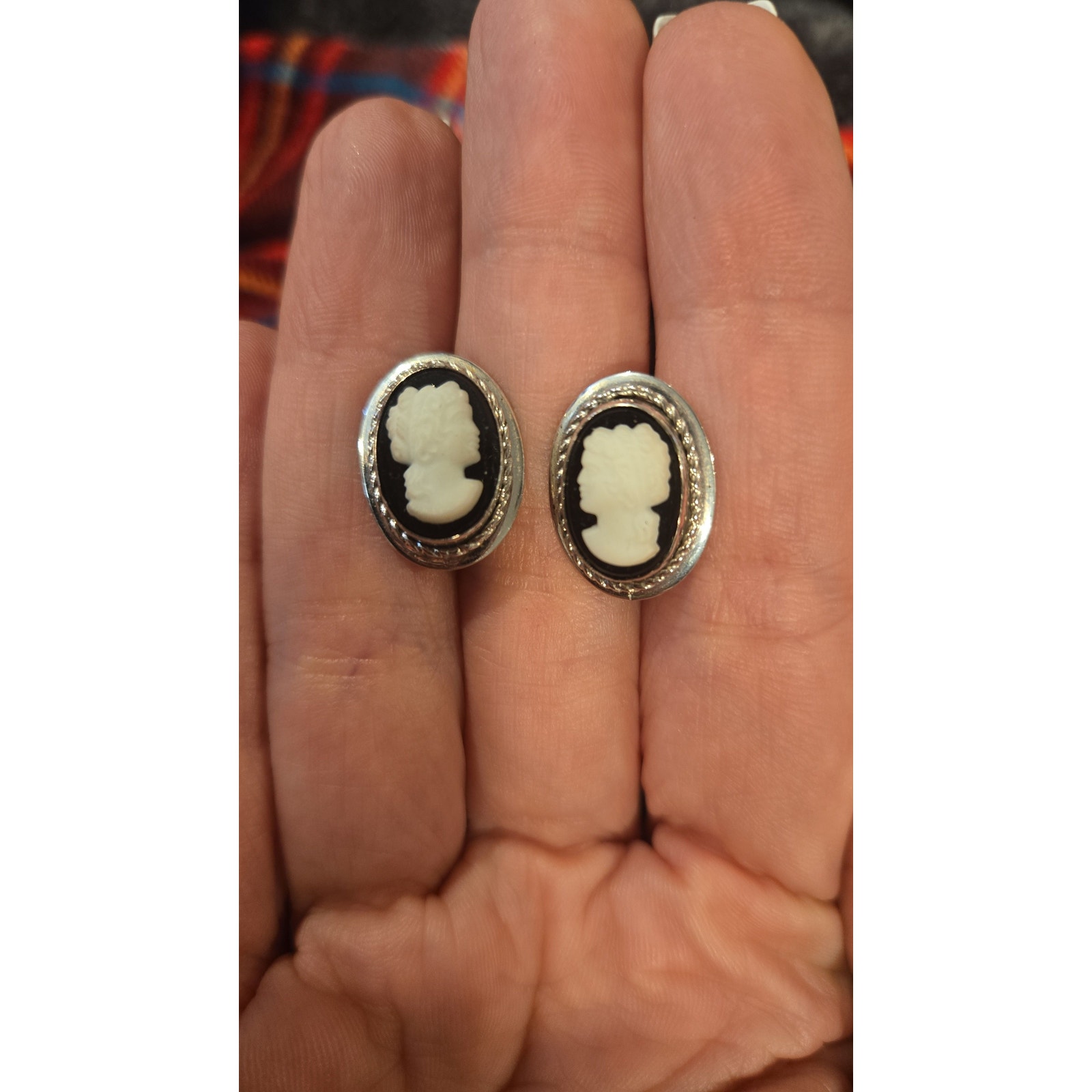 Van Dell Signed Sterling And Shell Vintage Cameo Screw Backs